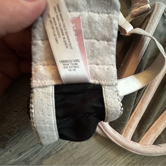Vintage Victoria’s Secret Bra - Picture 5 of 5